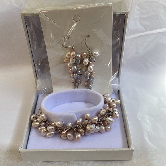 Breathtaking Freshwater Pearl Bracelet and Earring Set - Picture 8 of 8